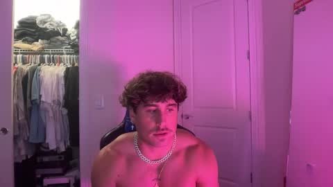 Snapshot of hungkingg22 chatting on April 7, 4:29 pm hungkingg22 online show from April 7, 4:29 pm