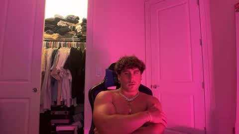 Snapshot of hungkingg22 chatting on April 15, 7:58 pm hungkingg22 online show from April 15, 7:58 pm