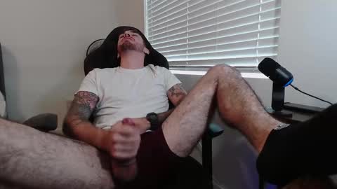 Snapshot of hungmtnman2256 chatting on December 15, 4:59 pm hungmtnman2256 online show from December 15, 4:59 pm