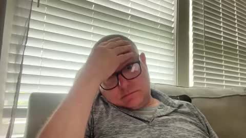 AARON online show from April 22, 4:08 pm