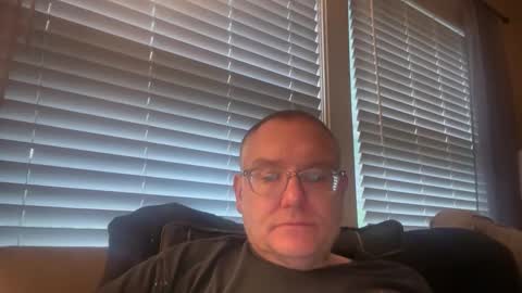Snapshot of hungron9 chatting on May 19, 12:33 pm AARON online show from May 19, 12:33 pm
