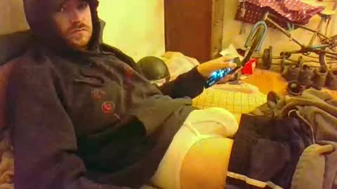 Snapshot of hungsubbb chatting on October 13, 12:21 am Boi online show from October 13, 12:21 am