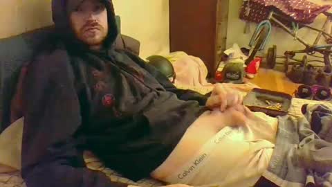 Snapshot of hungsubbb chatting on October 18, 1:30 am Boi online show from October 18, 1:30 am