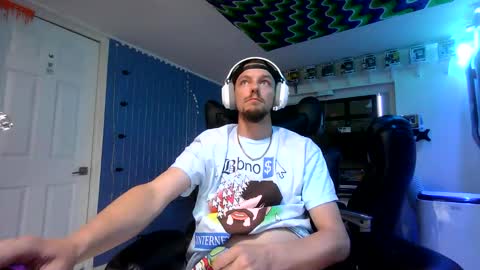 hungtxcock92 online show from April 18, 9:26 pm