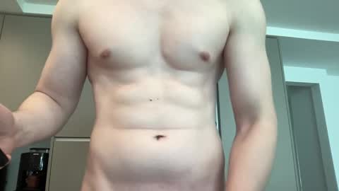 Snapshot of hungwank95 chatting on April 5, 2:47 pm hungwank95 online show from April 5, 2:47 pm