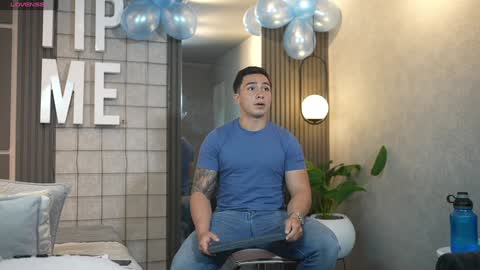 hunk_ryan online show from January 20, 1:32 pm