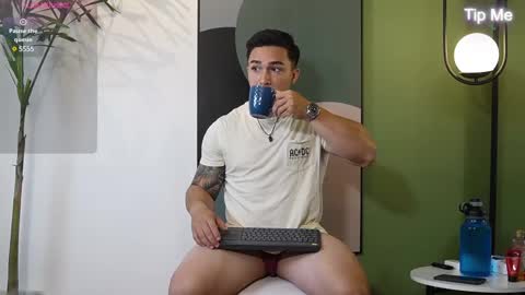 hunk_ryan online show from February 14, 11:42 am
