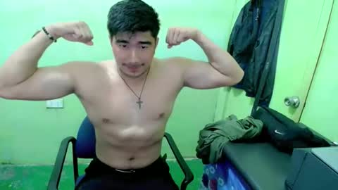 Snapshot of hunkfireman chatting on May 10, 1:00 am ADAM online show from May 10, 1:00 am