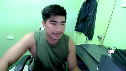 Snapshot of hunkfireman chatting on May 13, 11:33 pm ADAM online show from May 13, 11:33 pm