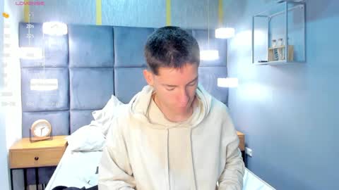 hunterheat_ online show from September 19, 12:50 pm