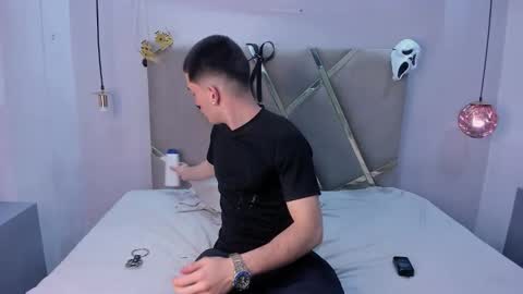 hunterheat_ online show from October 11, 12:15 pm