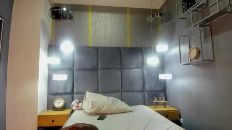 hunterheat_ online show from November 23, 12:05 pm