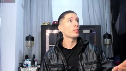 hunterheat_ online show from April 24, 12:07 pm