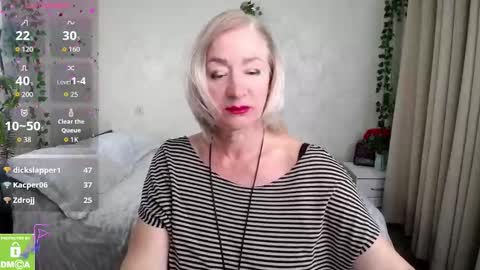 Snapshot of hunters_woman chatting on October 22, 12:44 am Irena online show from October 22, 12:44 am