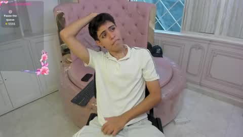 Snapshot of hunterwest06 chatting on June 1, 9:16 pm Lucas online show from June 1, 9:16 pm