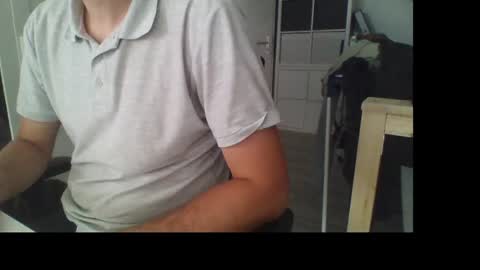 Snapshot of hunting_007 chatting on July 24, 8:01 am hunting_007 online show from July 24, 8:01 am