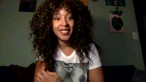 Snapshot of hunyybunz chatting on December 4, 1:47 am Goddess Hunyy online show from December 4, 1:47 am