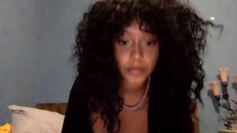 Snapshot of hunyybunz chatting on December 6, 2:24 am Goddess Hunyy online show from December 6, 2:24 am