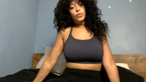 Snapshot of hunyybunz chatting on December 7, 4:31 am Goddess Hunyy online show from December 7, 4:31 am