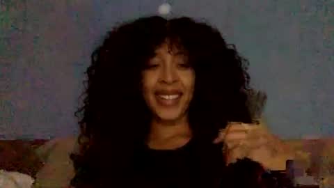 Snapshot of hunyybunz chatting on December 27, 2:47 am Goddess Hunyy online show from December 27, 2:47 am