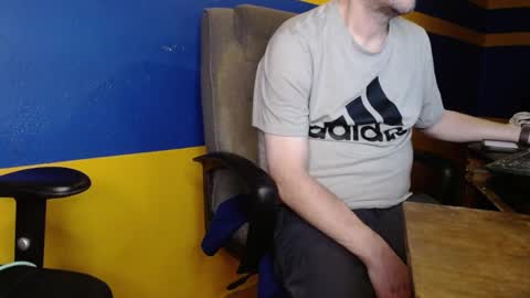 Huskyguy online show from December 11, 4:39 am