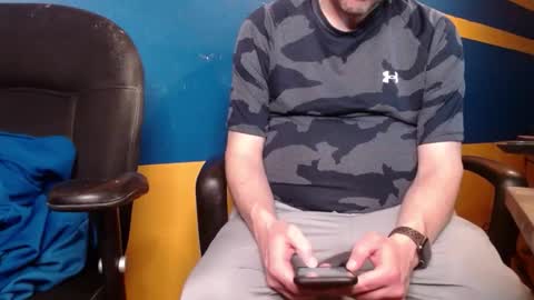 Huskyguy online show from February 2, 4:05 am