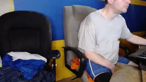 Huskyguy online show from March 4, 4:29 am