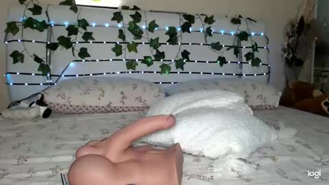 Kayla online show from April 9, 4:23 am