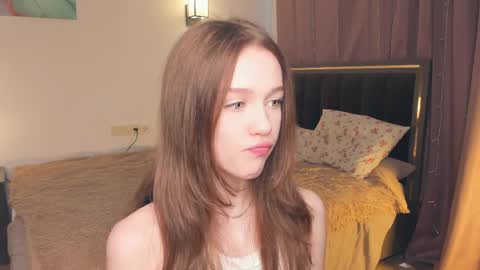 Snapshot of hwadwellingham chatting on May 19, 7:15 am Lily online show from May 19, 7:15 am