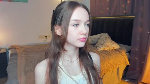 Snapshot of hwadwellingham chatting on May 21, 7:15 am Lily online show from May 21, 7:15 am