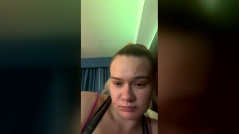 Snapshot of hwgbrii chatting on June 1, 10:39 am hwgbrii online show from June 1, 10:39 am