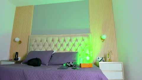 hxxyro online show from April 21, 1:17 pm