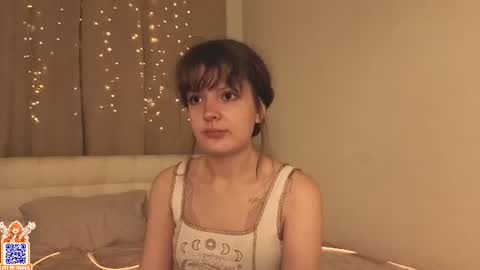 Snapshot of hyelorenson chatting on July 18, 7:17 pm Mona online show from July 18, 7:17 pm