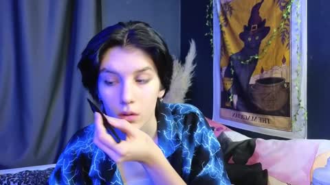 Hyeon Jin online show from February 6, 8:45 pm