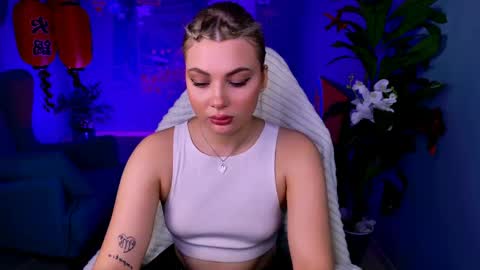 hyileyclark online show from April 19, 9:52 am