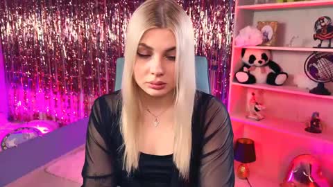 hyileyclark online show from April 21, 1:28 pm