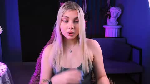 hyileyclark online show from April 22, 9:22 am