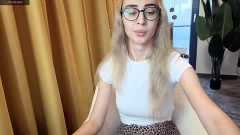 Emma Ava online show from October 10, 6:56 am