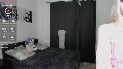 Snapshot of hypno_eyes_babe chatting on November 6, 2:40 pm Kate online show from November 6, 2:40 pm