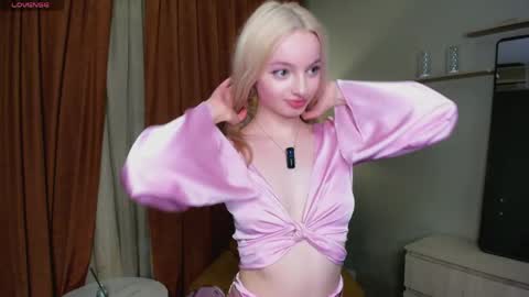 Snapshot of hypno_eyes_babe chatting on May 30, 5:43 pm Kate online show from May 30, 5:43 pm
