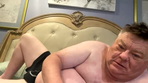 Snapshot of hypnotizing4u chatting on March 25, 12:33 pm hypnotizing4u online show from March 25, 12:33 pm