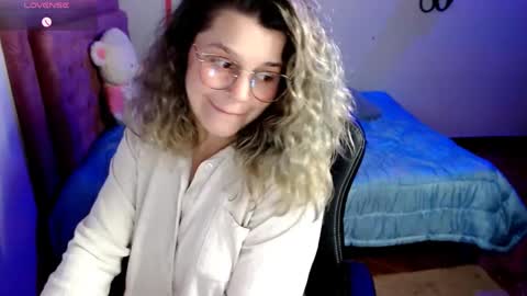 Hello Im Julieta Im 25 years old and I love being here. Thank you for visiting my living room. The only rule is that you hap online show from October 11, 2:33 am