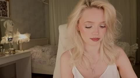 Joselle online show from April 21, 12:01 am