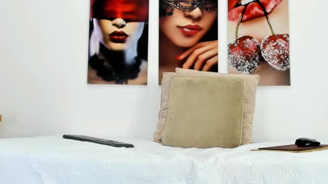 Snapshot of i_am_dolls chatting on January 31, 10:31 pm The Dolls online show from January 31, 10:31 pm