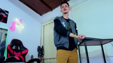 kelvis online show from April 21, 2:51 am