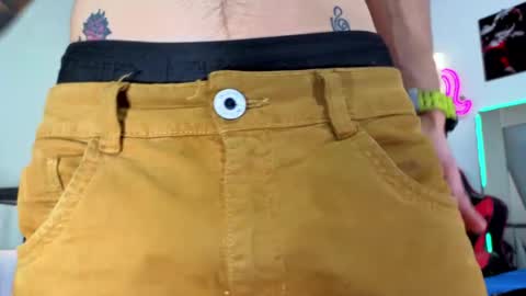 kelvis online show from April 21, 7:39 pm