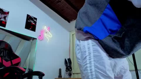 kelvis online show from April 23, 2:24 am