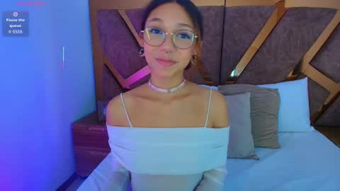 Snapshot of i_am_sofia_ chatting on March 5, 9:33 pm Sofia online show from March 5, 9:33 pm