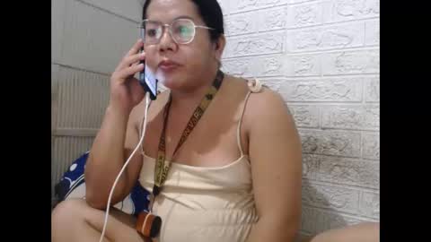 Snapshot of i_drain_u_bitch chatting on May 5, 12:57 pm jamaeca online show from May 5, 12:57 pm