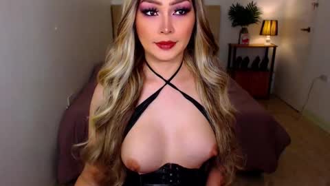 QUEEN SUSSIE BROWN online show from December 22, 3:58 am